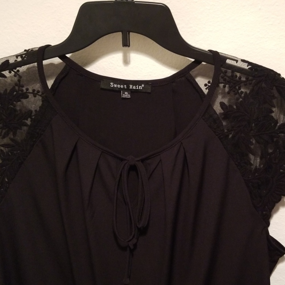 NWOT Black blouse w/ Lace sleeves size XL